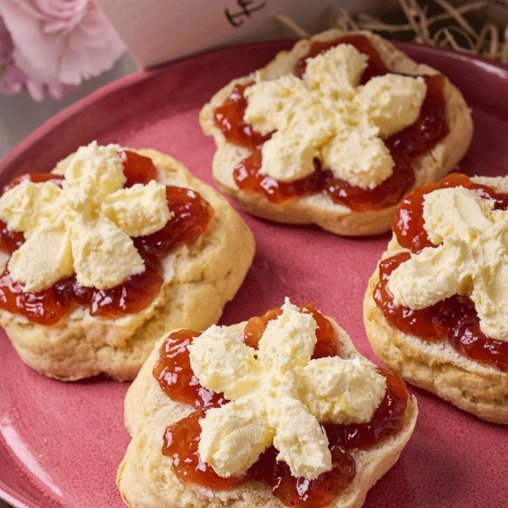 The Petals & Prosecco Hamper