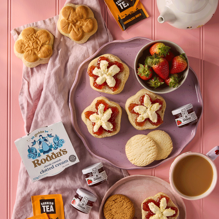 The Petals & Prosecco Hamper