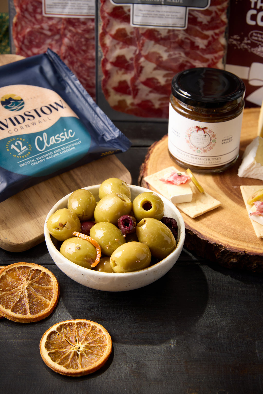 The Nadelik Lowen Hamper