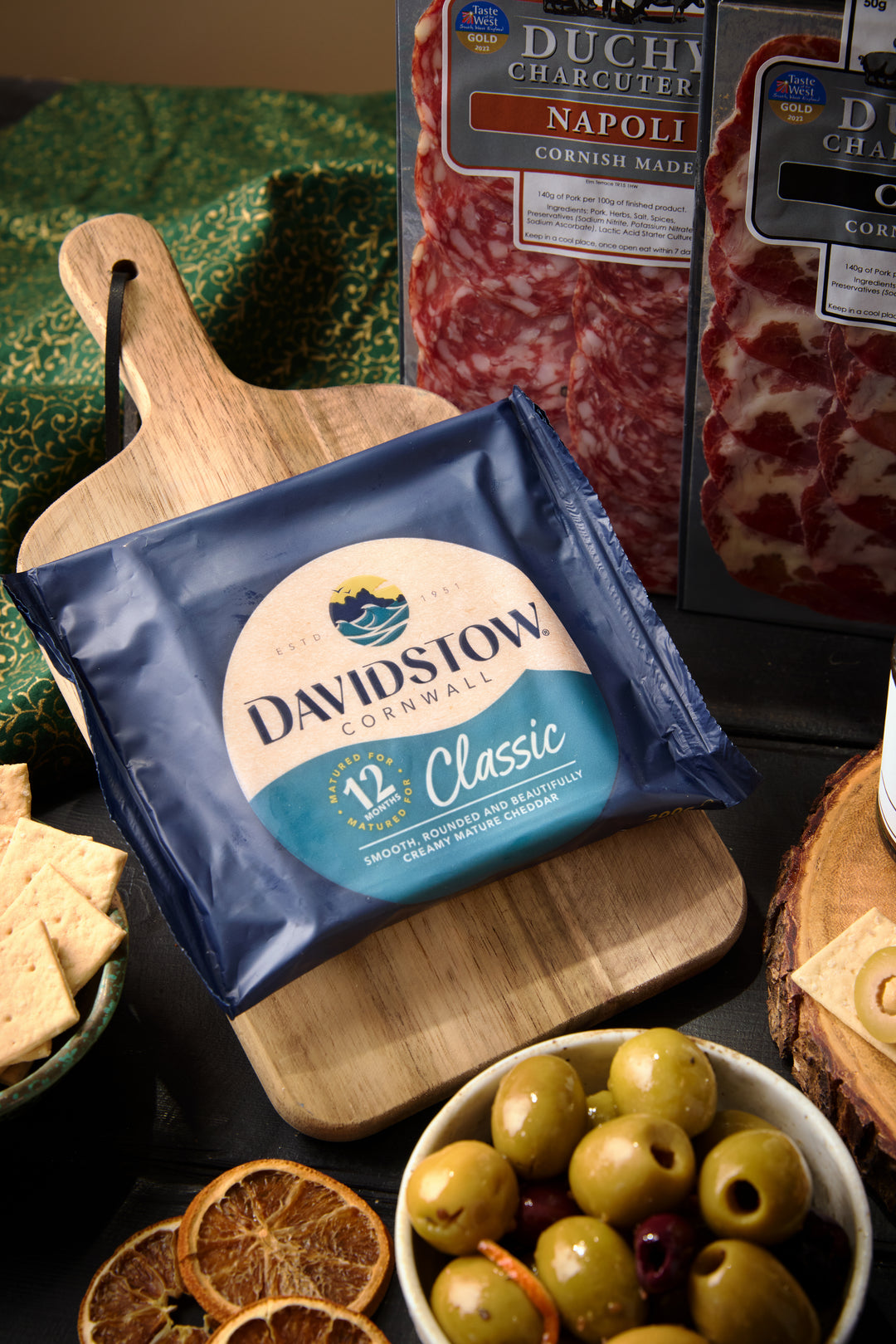 The Nadelik Lowen Hamper