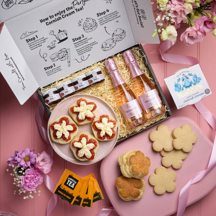 The Petals & Prosecco Hamper